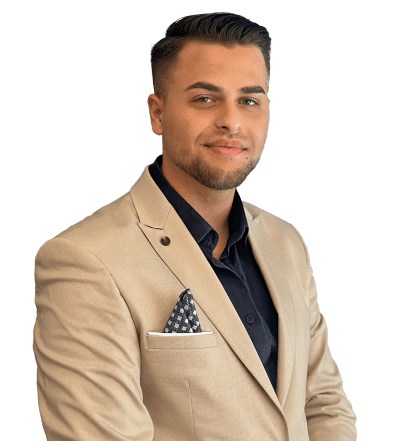 Sonny Hasan Kruezi, Trainee hos Ejendomsmæglerfirmaet John Frandsen i Fredericia.